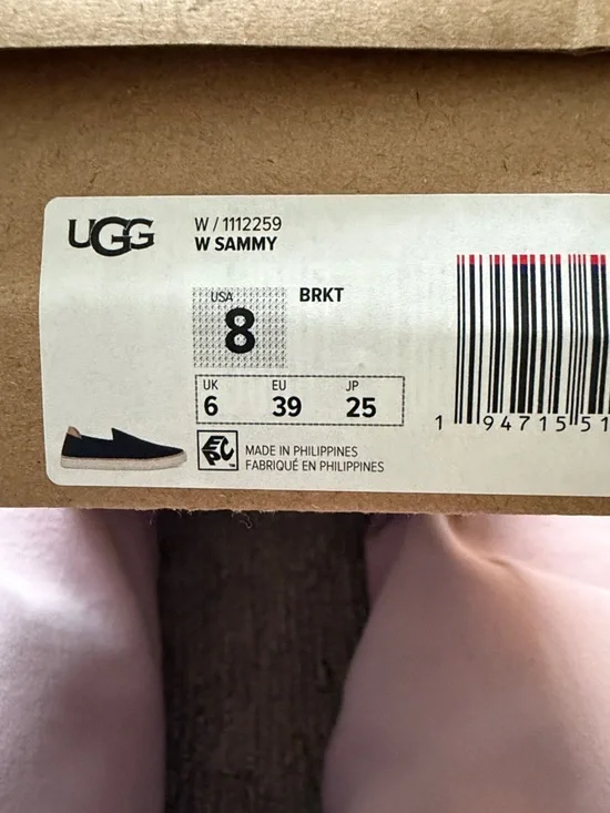 Ugg - Picture 6 of 6